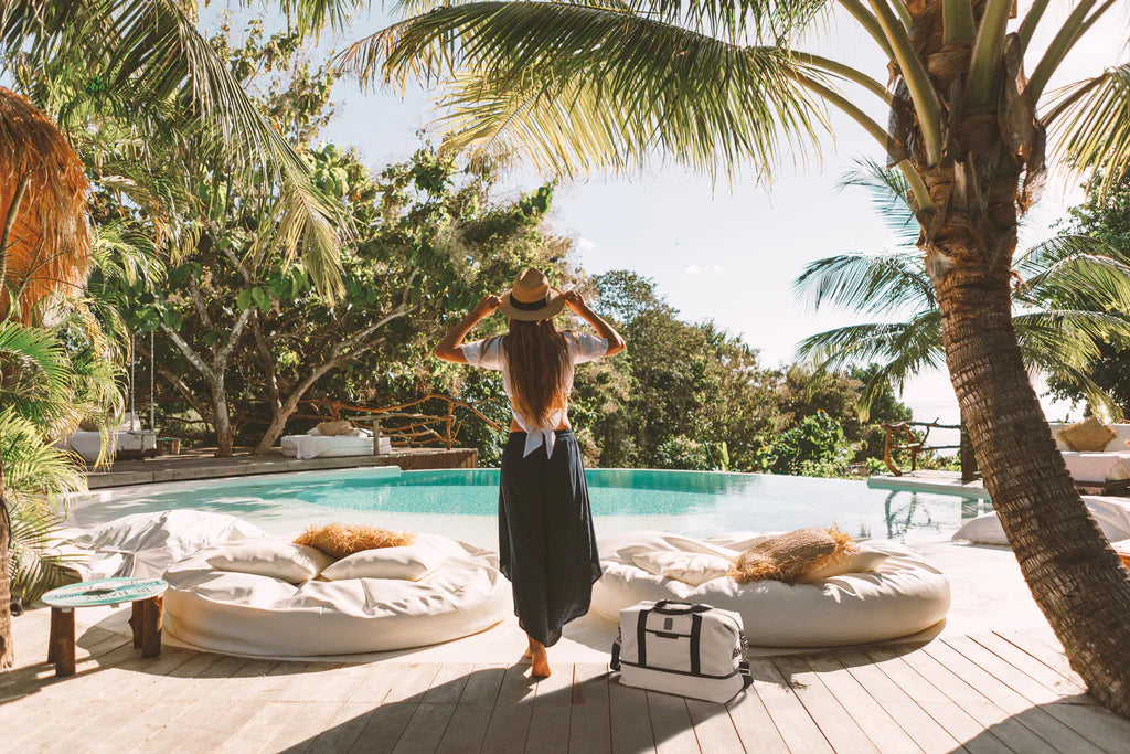 BRING THIS, NOT THAT: SMALLER BAGS VS. LARGER LUGGAGE