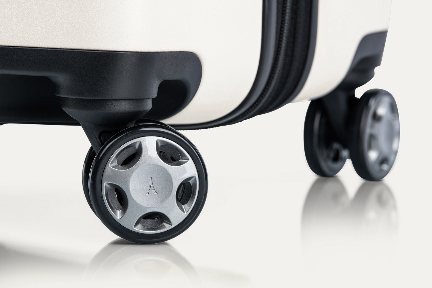 Travelpro® x Travel + Leisure® Medium Check-In Expandable Spinner