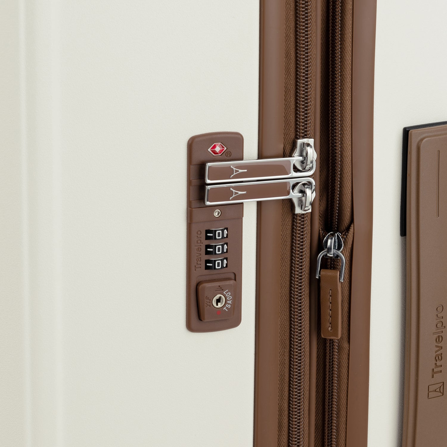 Platinum® Elite Large Check-In Hardside Spinner