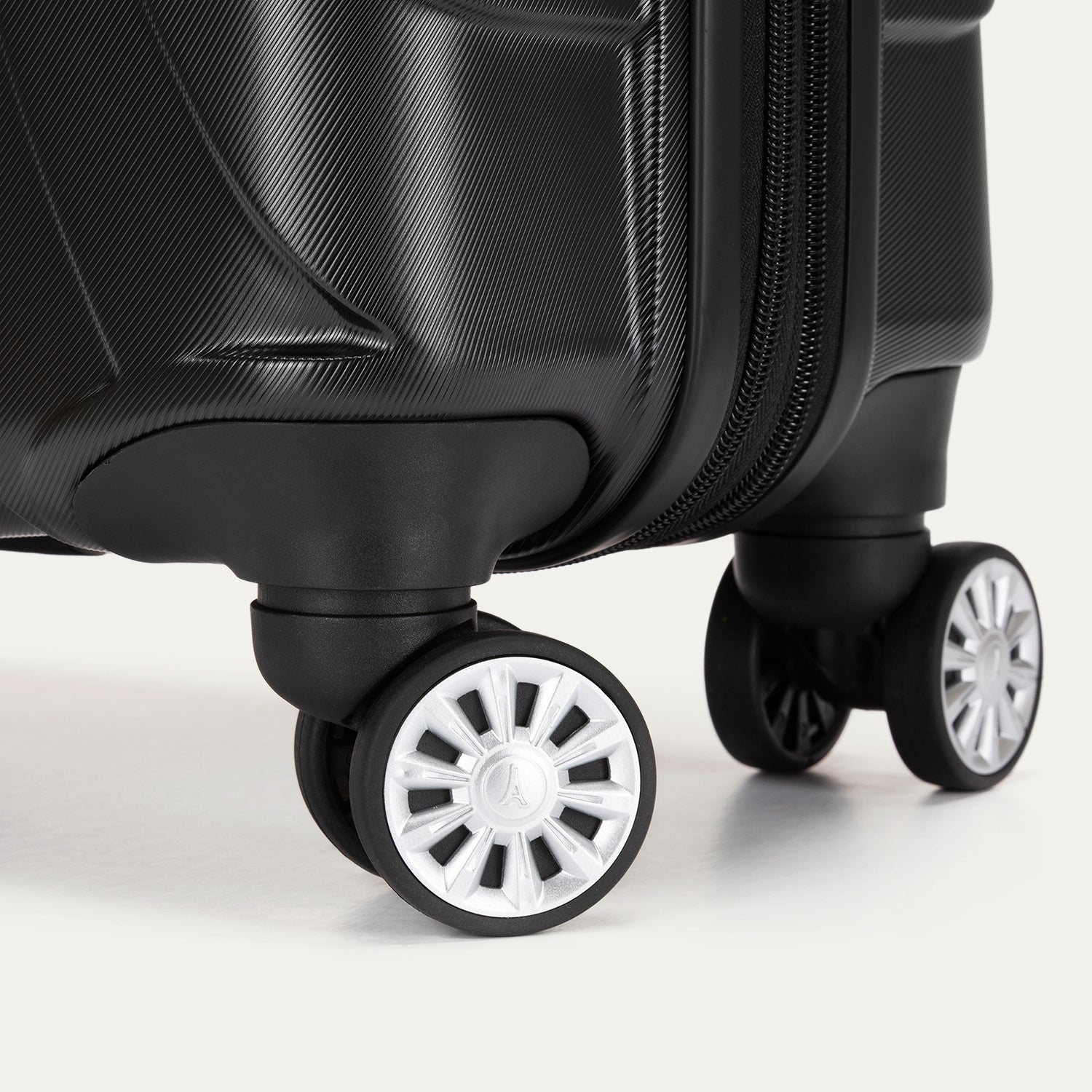 Hydrogen® Three Piece Luggage Set