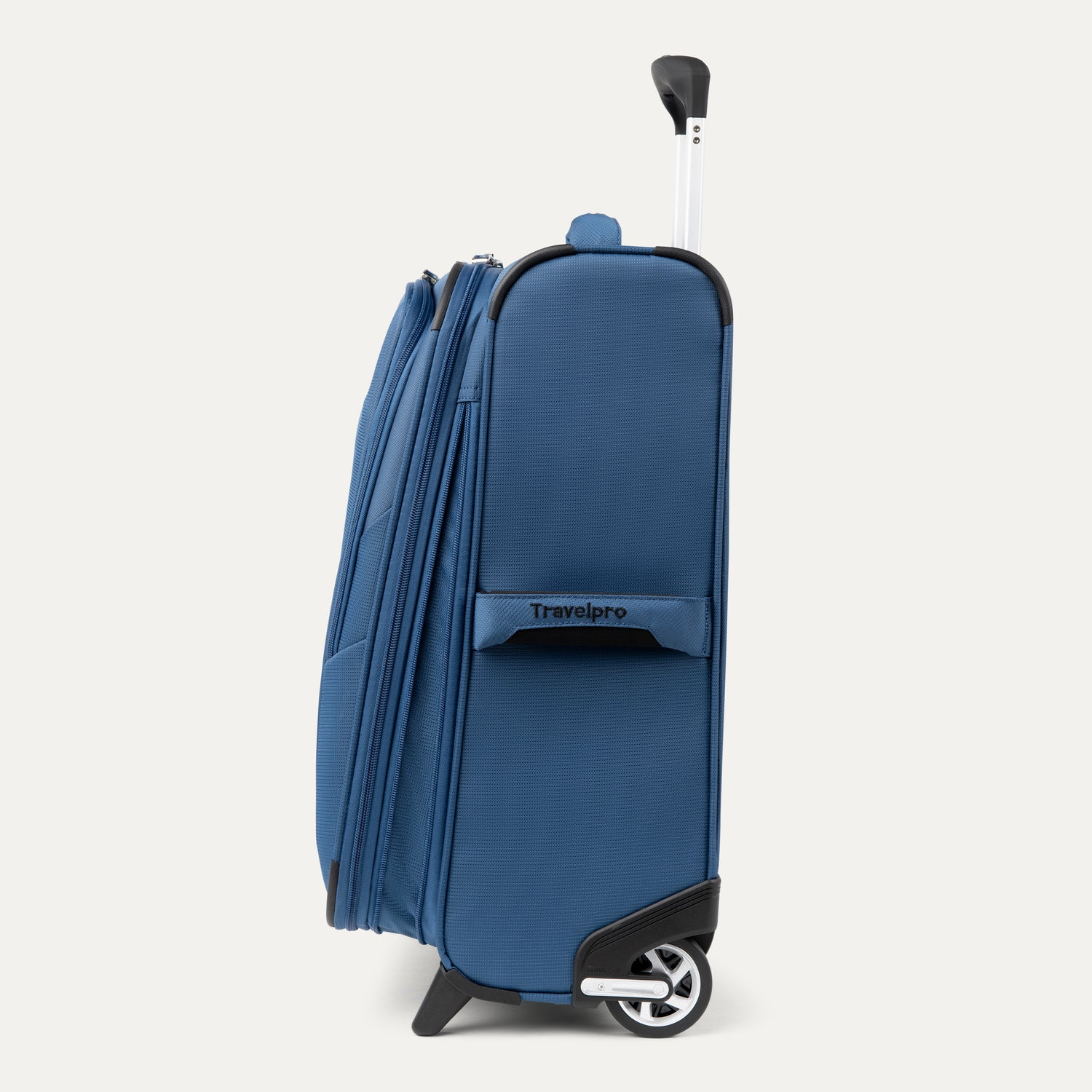 Maxlite® 5 20" International Carry-On Expandable Rollaboard