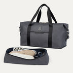 Ensemble de bagages Travelpro® x Travel + Leisure : valise spinner moyenne pour l'enregistrement et sac de voyage à fond ouvrant