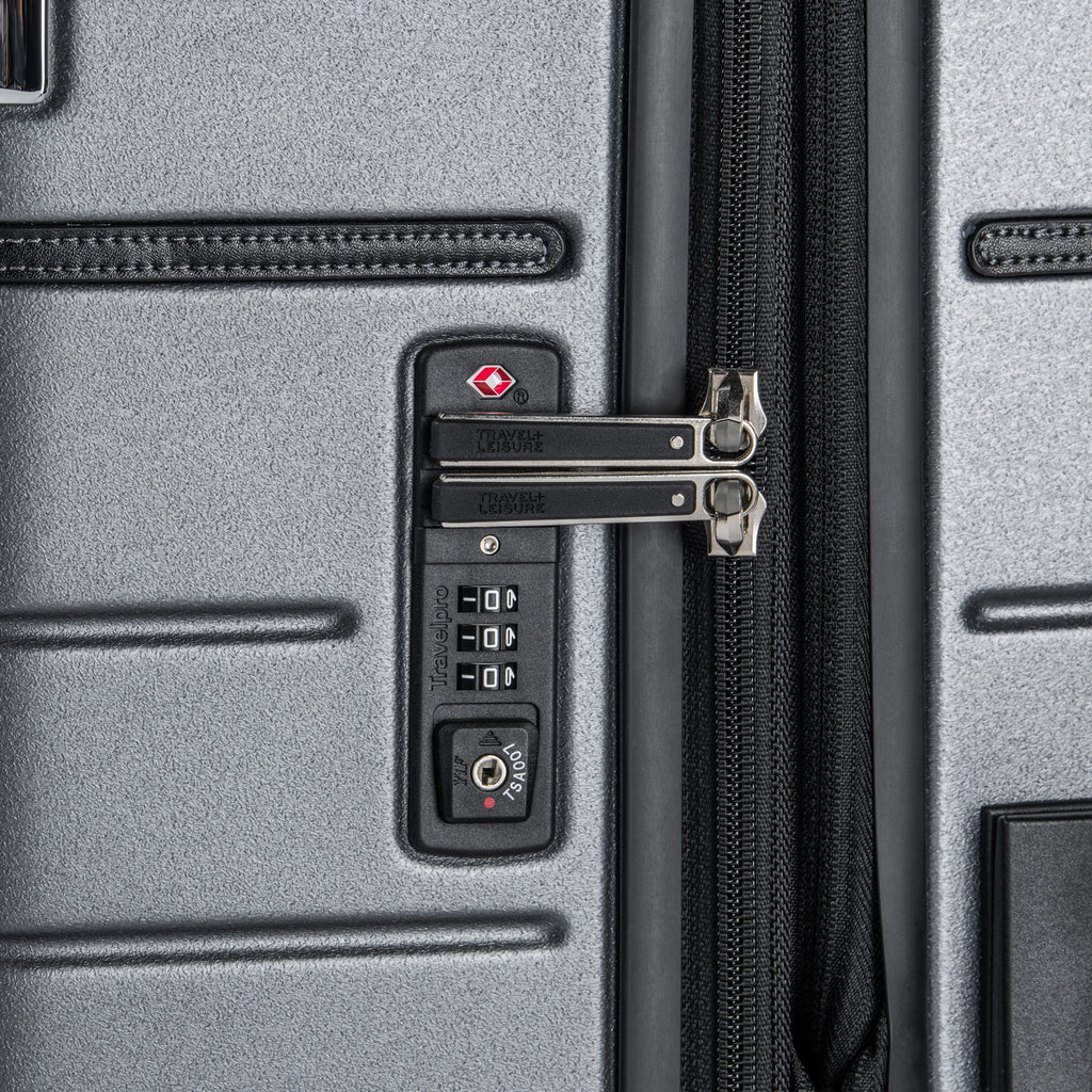Ensemble de bagages Travelpro® x Travel + Leisure : valise spinner moyenne pour l'enregistrement et sac de voyage à fond ouvrant