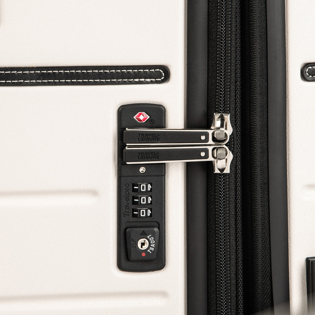 Valise extensible Spinner de taille moyenne Travelpro® x Travel + Leisure®