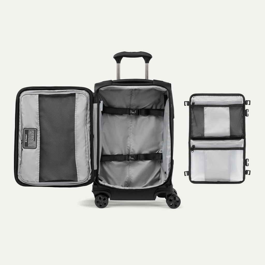 Vue intérieure de la valise à roulettes Travelpro Crew Classic en noir, montrant les poches de rangement et les sangles de maintien réglables.
