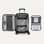 Vue intérieure de la valise à roulettes Travelpro Crew Classic en noir, montrant les poches de rangement et les sangles de maintien réglables.

