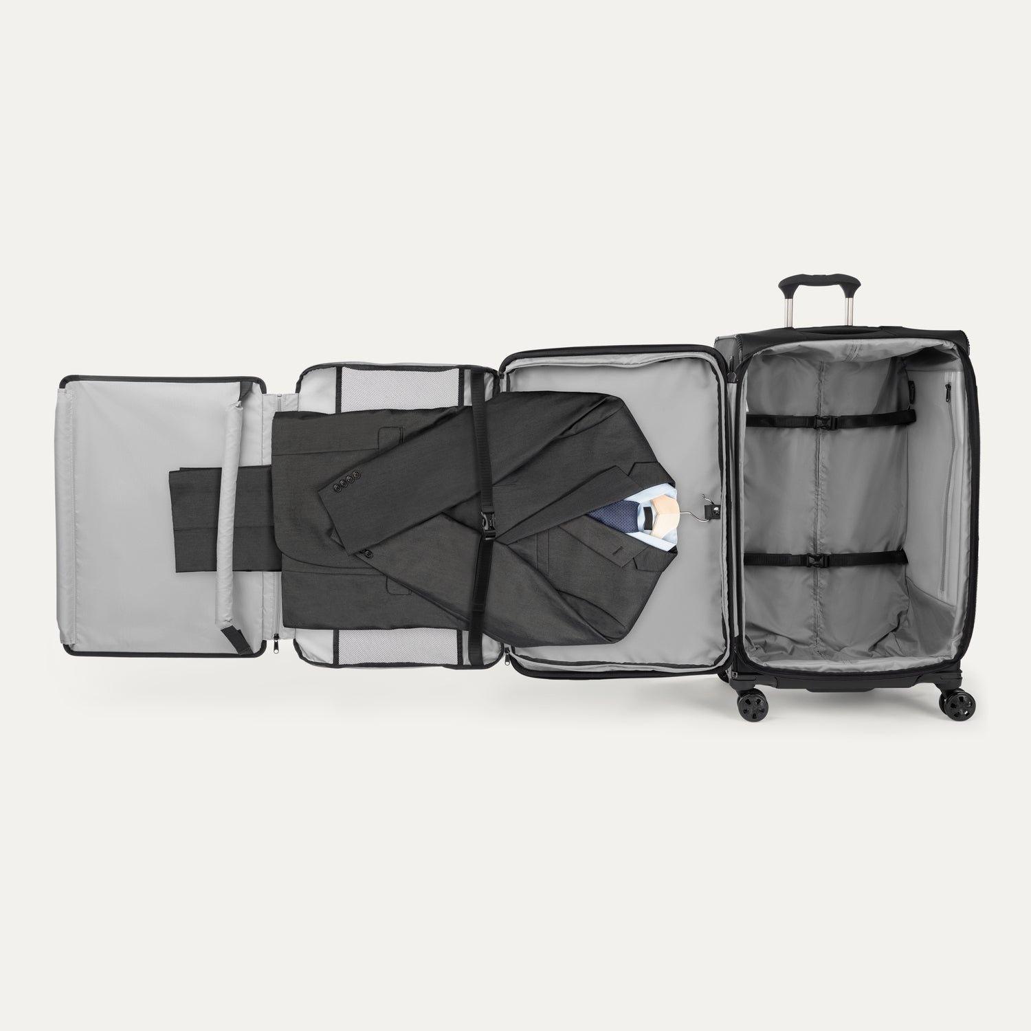 Vue intérieure de la valise Travelpro Crew Classic en noir, équipée d'un système Porte-costume ».
