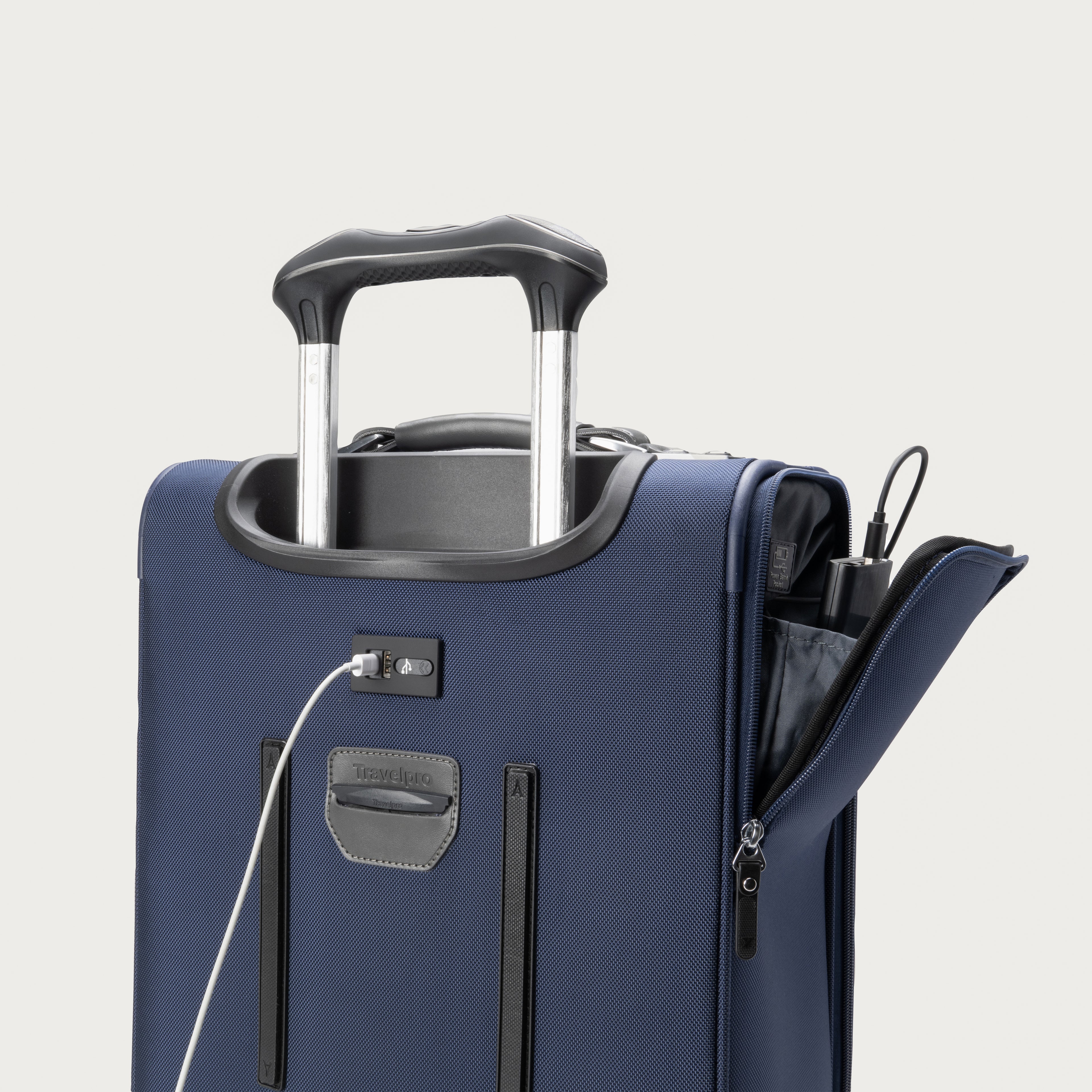 Valise Spinner Extensible Platinum® Elite de 21 po