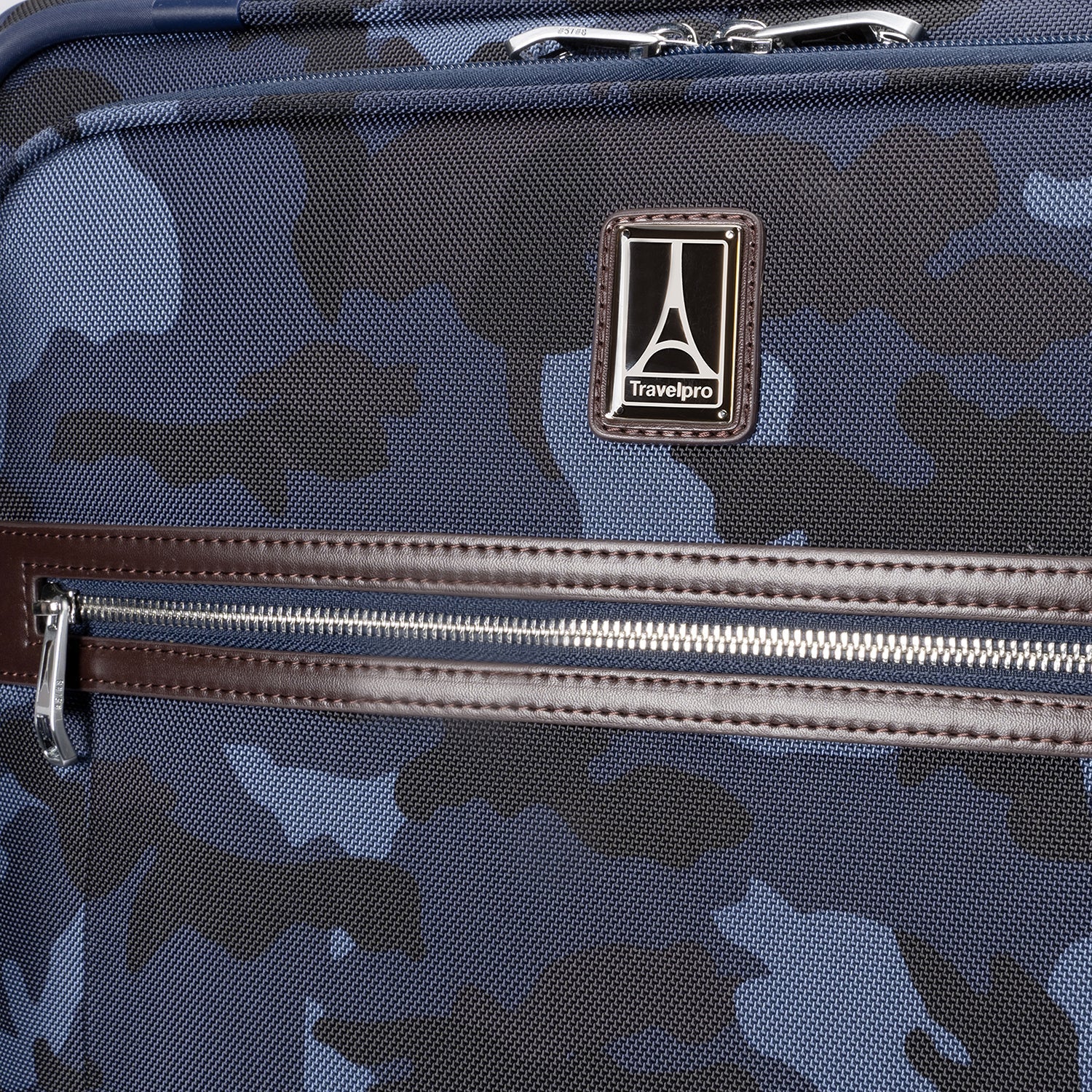 Valise à roulettes Platinum® Elite taille moyenne – Camouflage