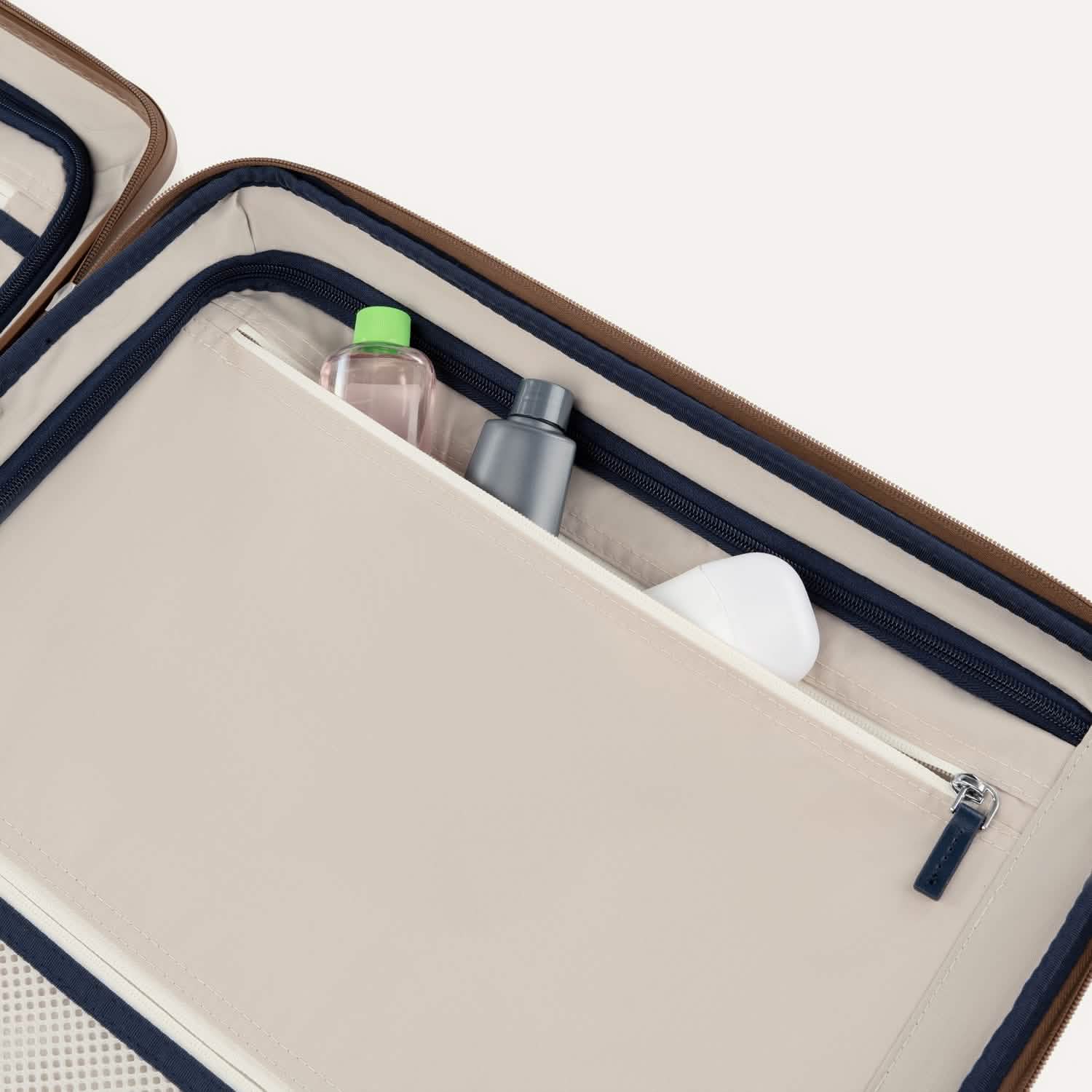 Valise grand format à roulettes en polycarbonate Platinum® Elite
