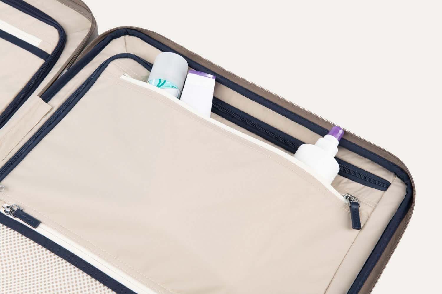 Valise grand format à roulettes en polycarbonate Platinum® Elite