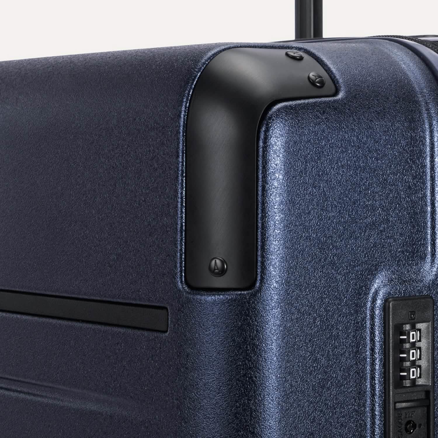 Valise grand format à roulettes en polycarbonate Platinum® Elite