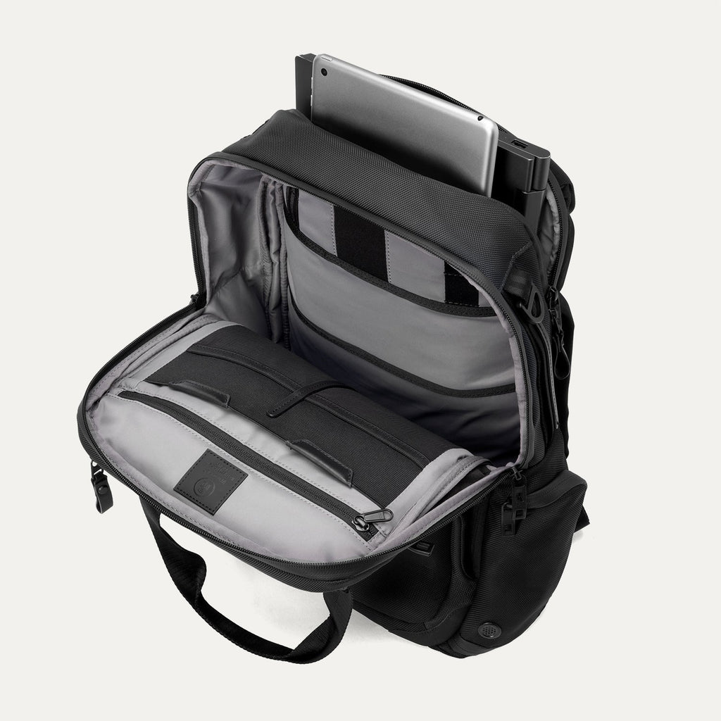 Sac à dos extensible pour ordinateur portable Travelpro® Altitude™ 25-30 L