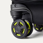 Valise à roulettes extensible Platinum® Elite 21 po / Sac à dos pour ordinateur portable grand format extensible Travelpro® Altitude™
