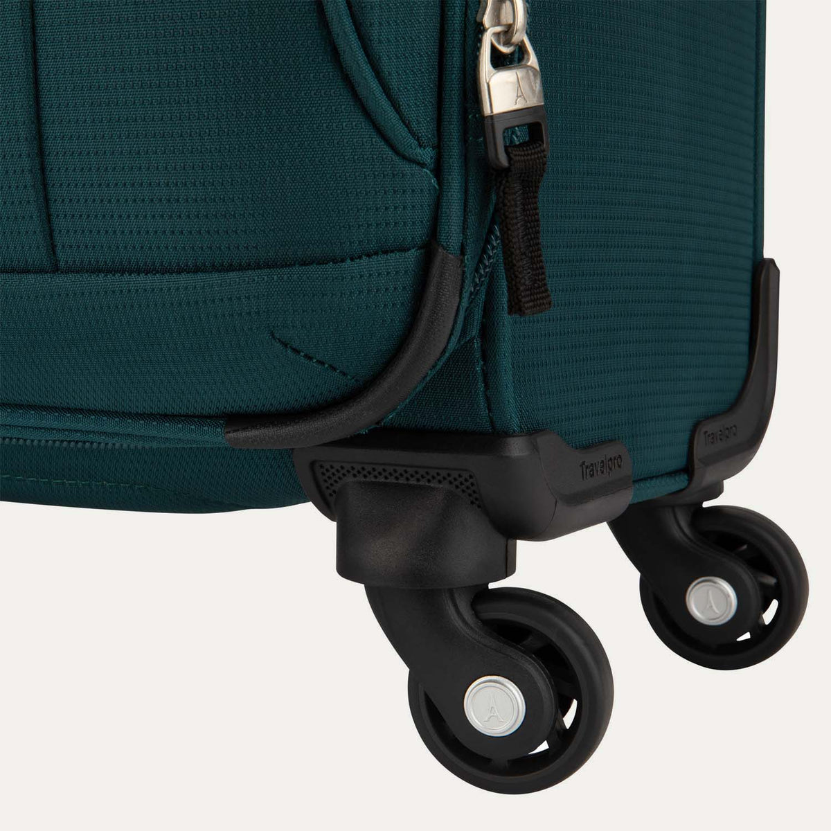 Valise extensible à roulettes Connoisseur 4 - 21,75 pouces
